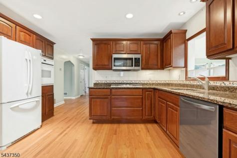 12 Evelyn Place East Hanover NJ 07936