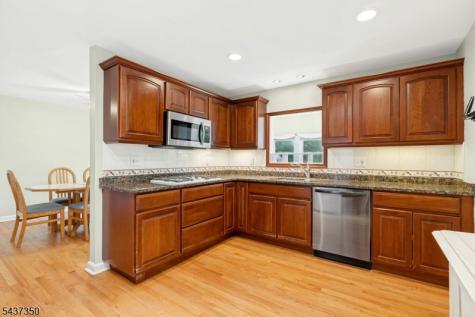 12 Evelyn Place East Hanover NJ 07936