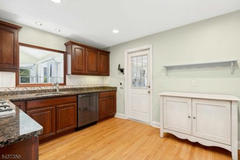 12 Evelyn Place East Hanover NJ 07936