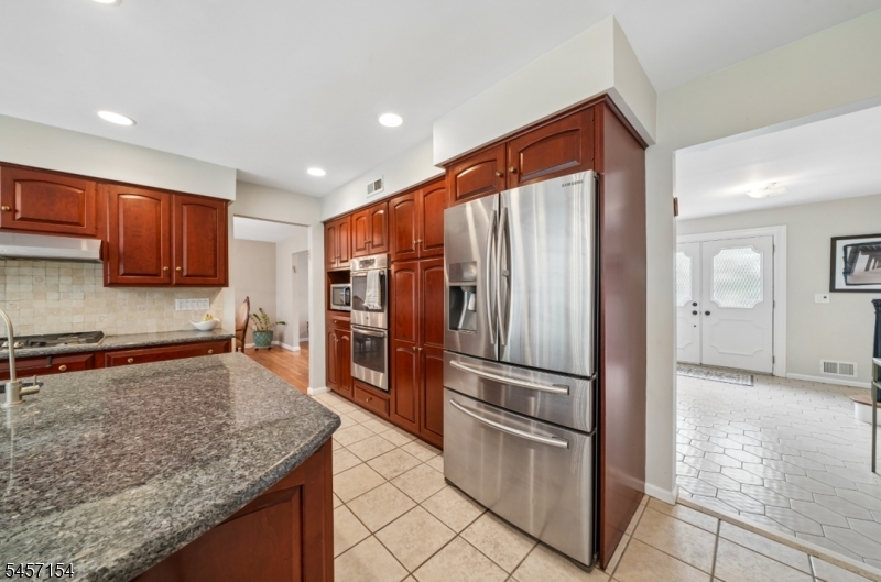 15 Mount Vernon Court Livingston NJ 07039