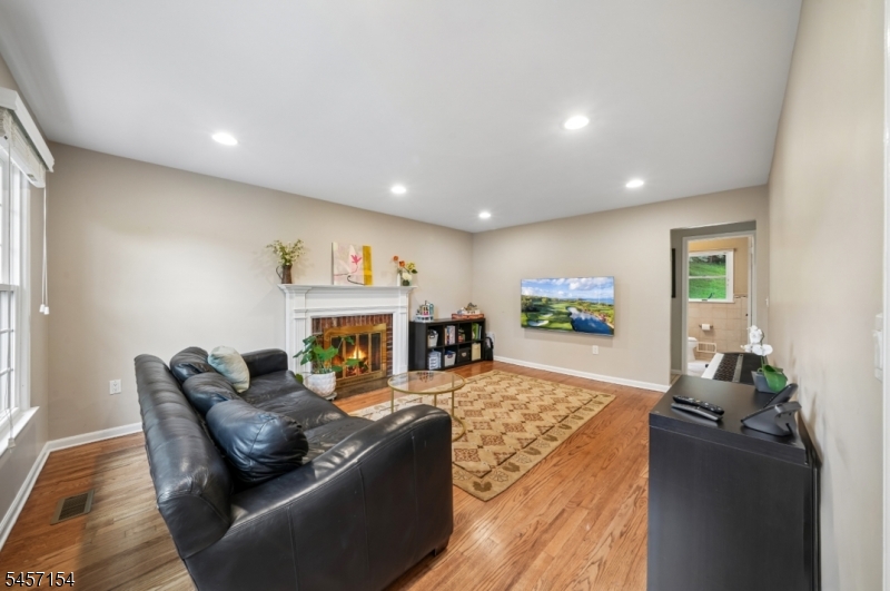 15 Mount Vernon Court Livingston NJ 07039