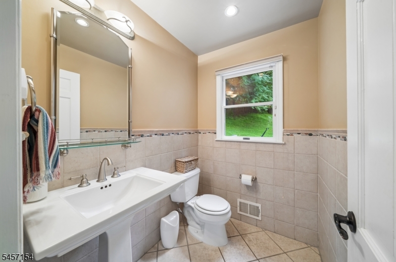15 Mount Vernon Court Livingston NJ 07039