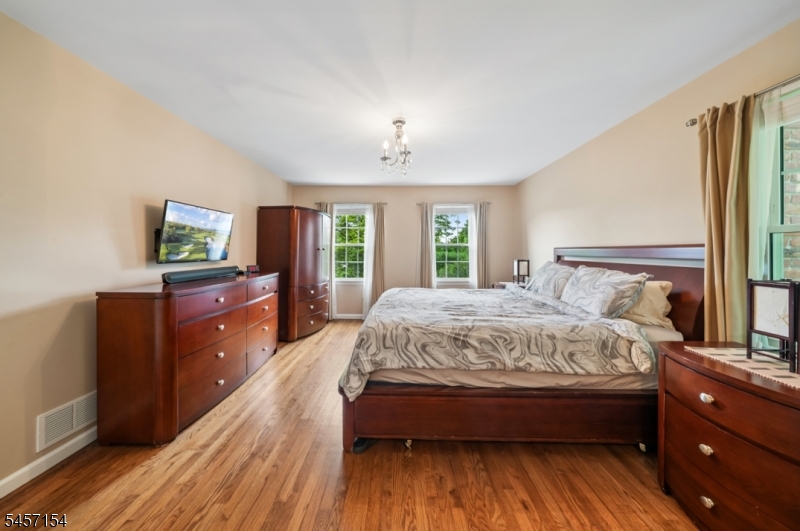 15 Mount Vernon Court Livingston NJ 07039