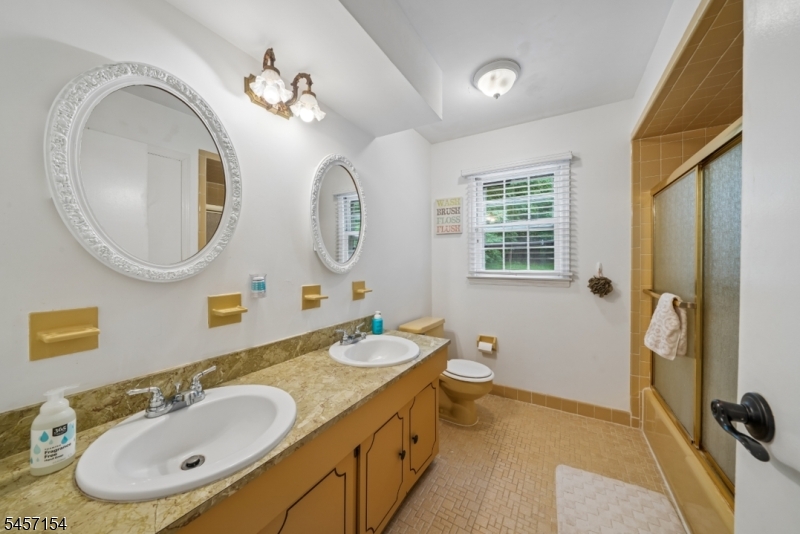 15 Mount Vernon Court Livingston NJ 07039