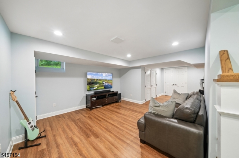 15 Mount Vernon Court Livingston NJ 07039