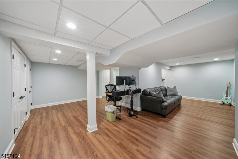 15 Mount Vernon Court Livingston NJ 07039