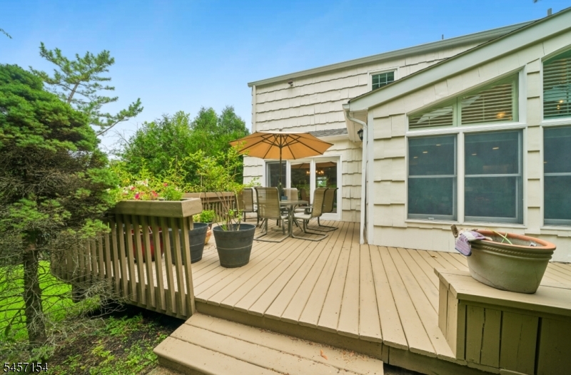 15 Mount Vernon Court Livingston NJ 07039