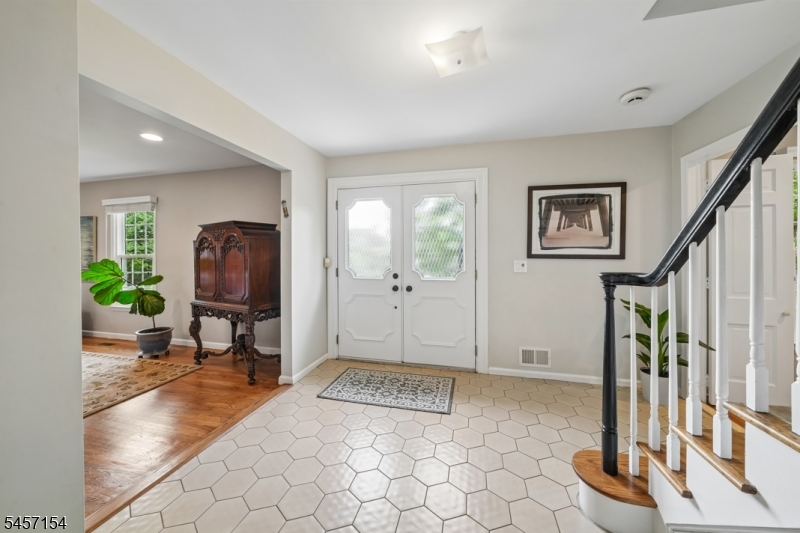 15 Mount Vernon Court Livingston NJ 07039