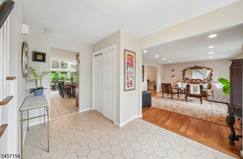15 Mount Vernon Court Livingston NJ 07039