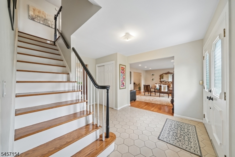 15 Mount Vernon Court Livingston NJ 07039