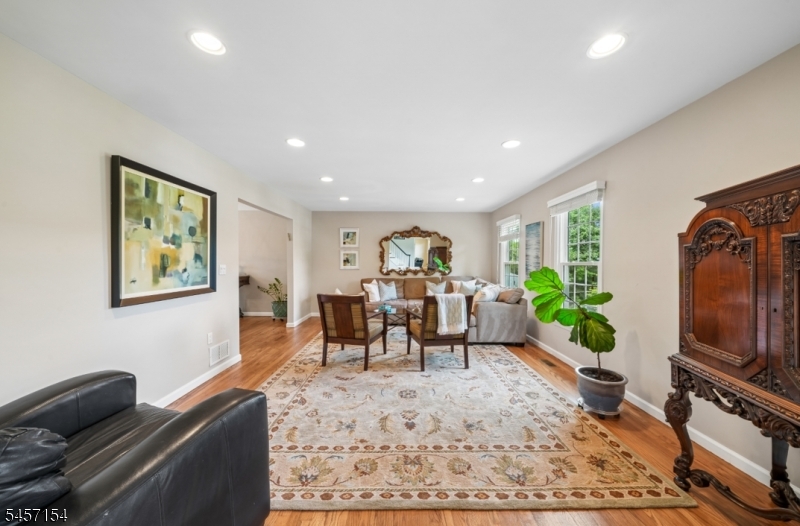 15 Mount Vernon Court Livingston NJ 07039