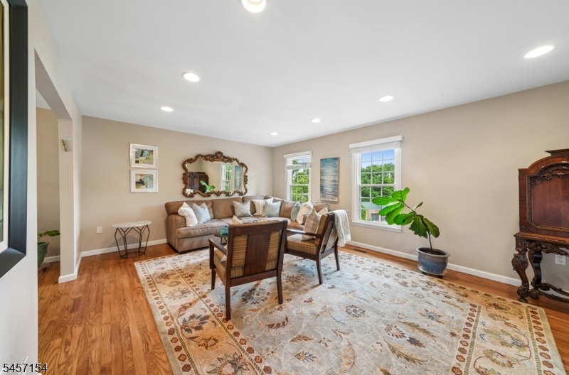 15 Mount Vernon Court Livingston NJ 07039