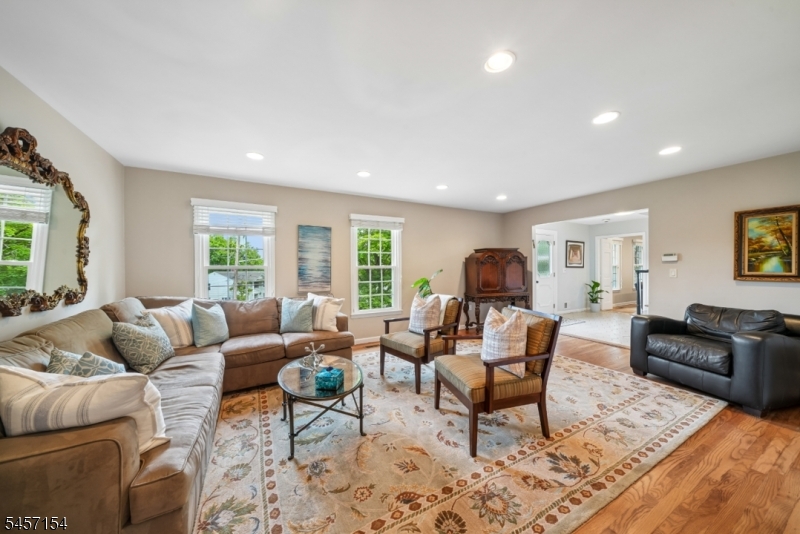 15 Mount Vernon Court Livingston NJ 07039