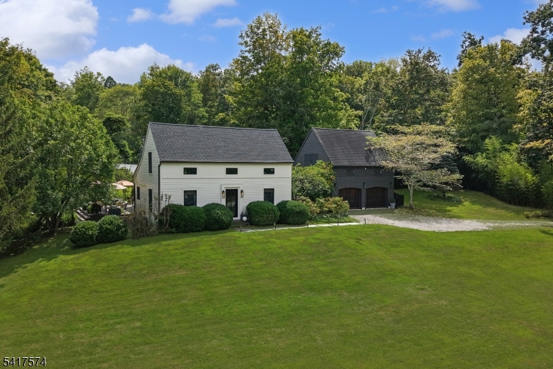 2 Schoolhouse Lane Tewksbury NJ 08833