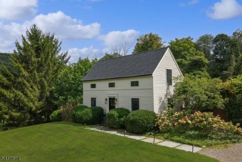 2 Schoolhouse Lane Tewksbury NJ 08833
