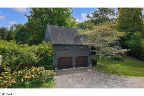 2 Schoolhouse Lane Tewksbury NJ 08833