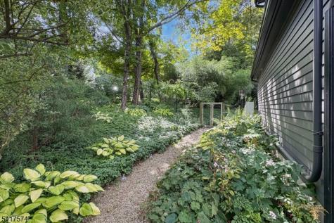 2 Schoolhouse Lane Tewksbury NJ 08833
