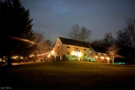 2 Schoolhouse Lane Tewksbury NJ 08833