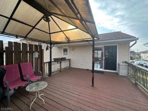 118 Markowitz Street Carteret NJ 07008