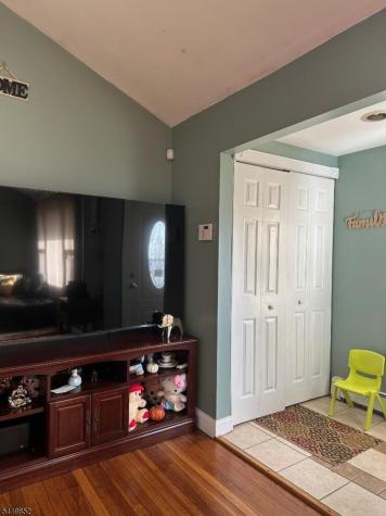 118 Markowitz Street Carteret NJ 07008