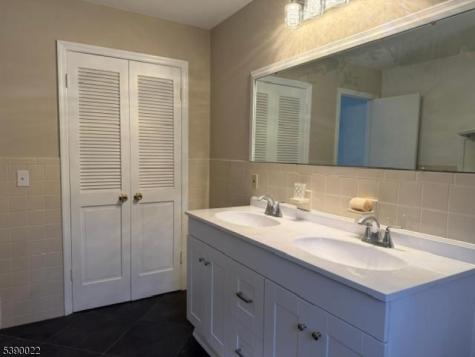 4 Parkview Drive Roxbury NJ 07876
