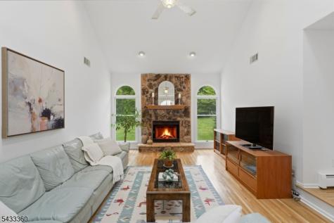 4 Tania Court Roxbury NJ 07876