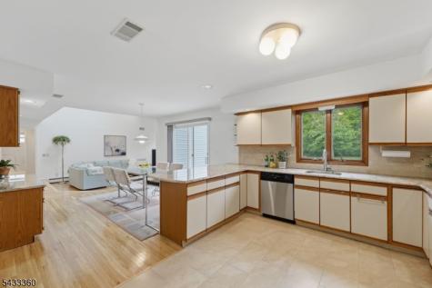 4 Tania Court Roxbury NJ 07876