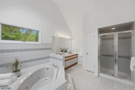 4 Tania Court Roxbury NJ 07876