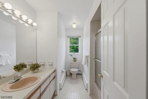 4 Tania Court Roxbury NJ 07876