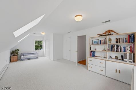 4 Tania Court Roxbury NJ 07876