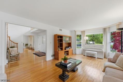 4 Tania Court Roxbury NJ 07876
