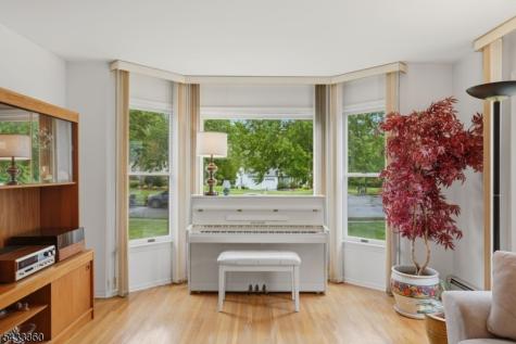 4 Tania Court Roxbury NJ 07876