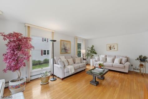 4 Tania Court Roxbury NJ 07876