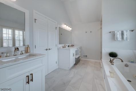 4 Reiher Court West Caldwell NJ 07006