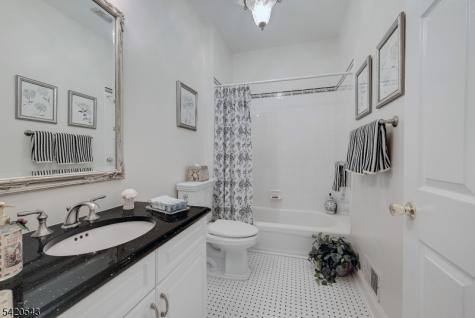 4 Reiher Court West Caldwell NJ 07006