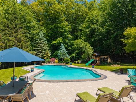 17 Cromwell Drive Chester NJ 07930
