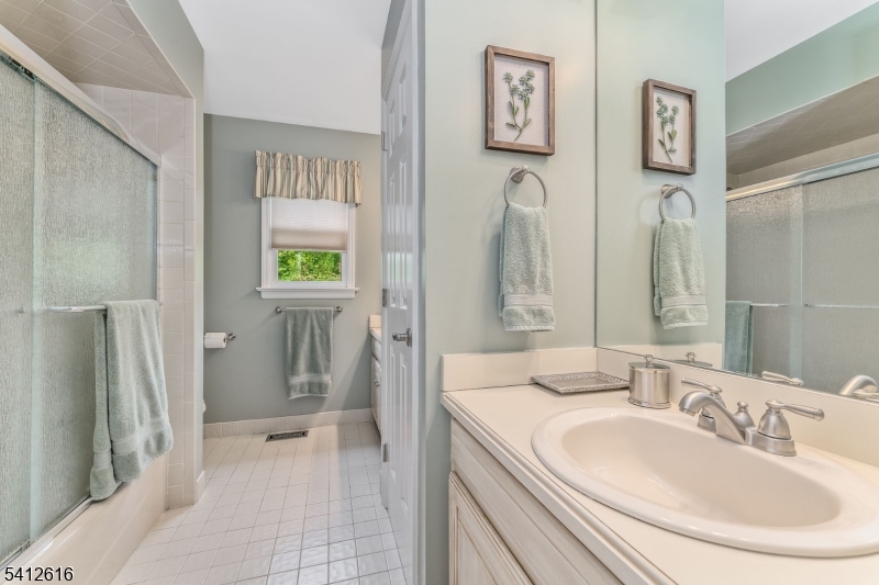 1 Maxwell Court Raritan NJ 08822