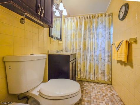 13 Independence Drive Roselle NJ 07203
