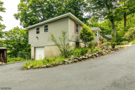 127 Cedar Drive Andover NJ 07860
