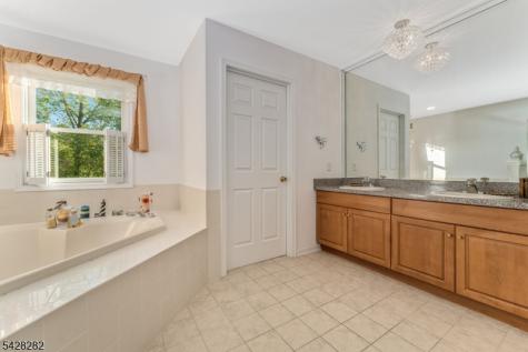 23 Oak Ridge Road Washington NJ 07882