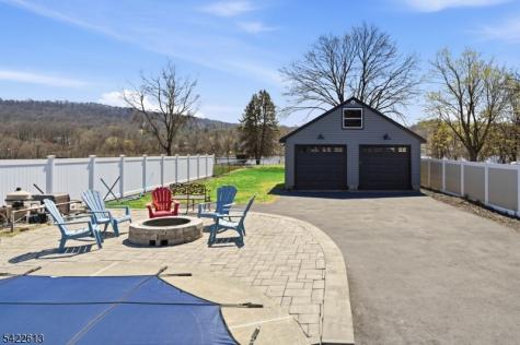 1074 Colfax Avenue Pompton Lakes NJ 07442
