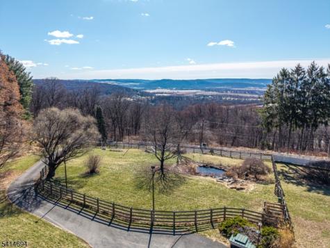 201 Lows Hollow Road Lopatcong NJ 08886