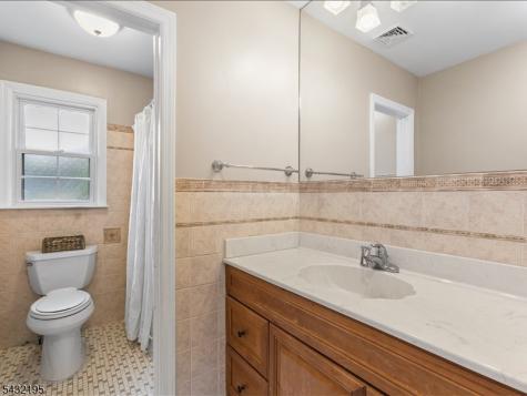 8 Madoc Trail Jefferson NJ 07438