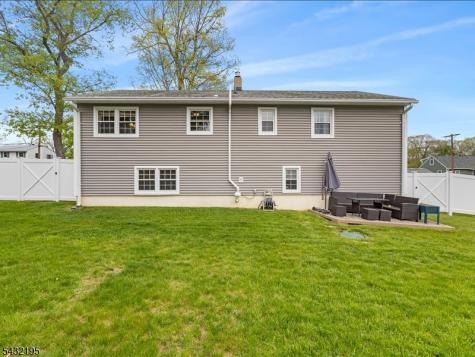 8 Madoc Trail Jefferson NJ 07438