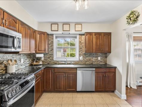 8 Madoc Trail Jefferson NJ 07438
