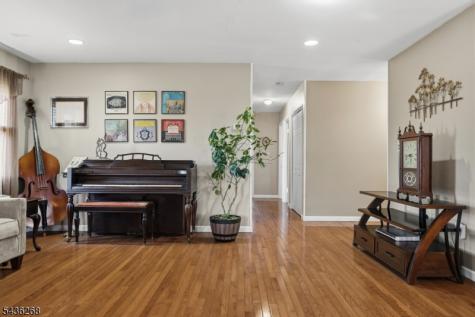 27 Summerall Road Franklin NJ 08873