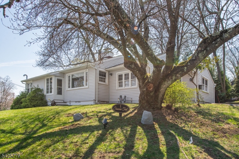 1 Shawnee Trail Sparta NJ 07871