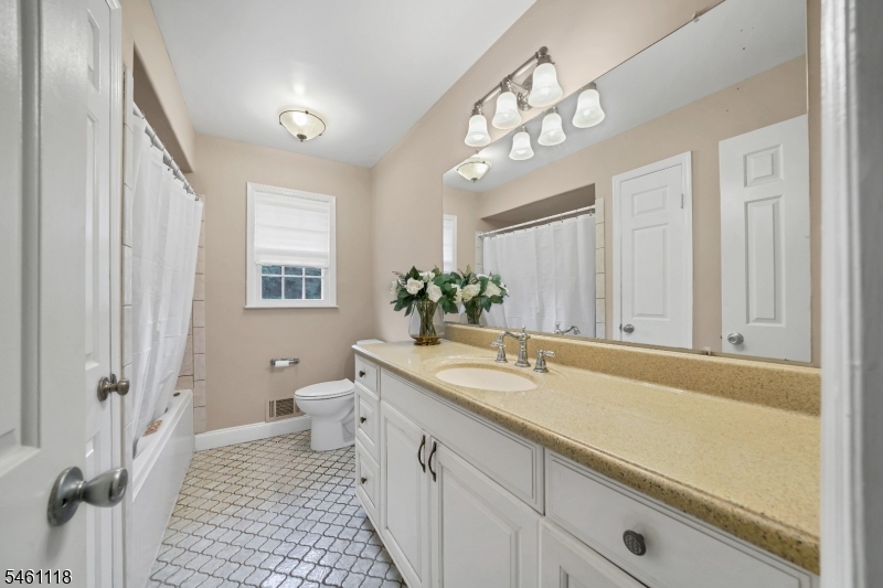 5 Fleming Court Washington NJ 07853