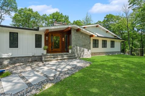9 Hilltop Road Kinnelon NJ 07405