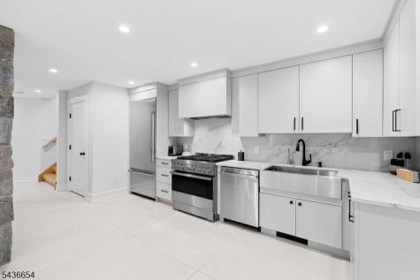 9 Hilltop Road Kinnelon NJ 07405